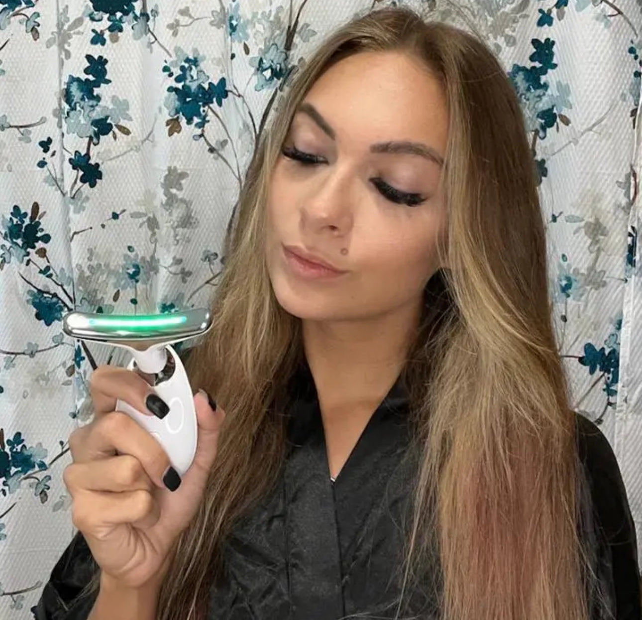 Wavy Chic 7-Color LED Microcurrent Facial Massager – Skin Firming Beauty Device for Face & Neck, Anti-Acne & Anti-Aging Therapy