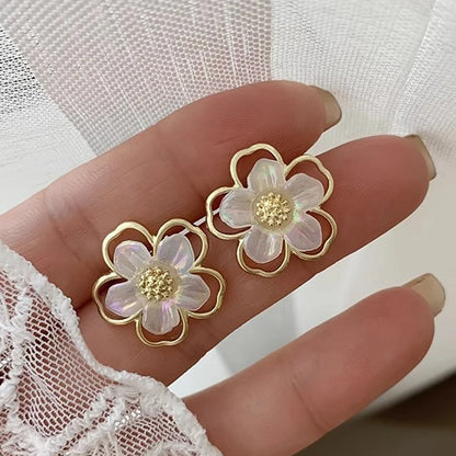 Elegant Korean Floral Stud Earrings – Small White Flower Acrylic Earrings for Women, Ideal for Weddings and Parties