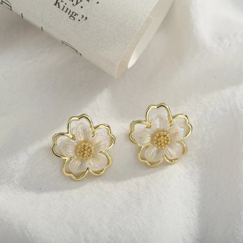 Elegant Korean Floral Stud Earrings – Small White Flower Acrylic Earrings for Women, Ideal for Weddings and Parties