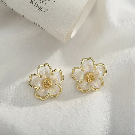 Elegant Korean Floral Stud Earrings – Small White Flower Acrylic Earrings for Women, Ideal for Weddings and Parties
